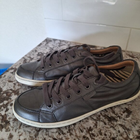 TAOS leather sneakers size 8M - Picture 6 of 9
